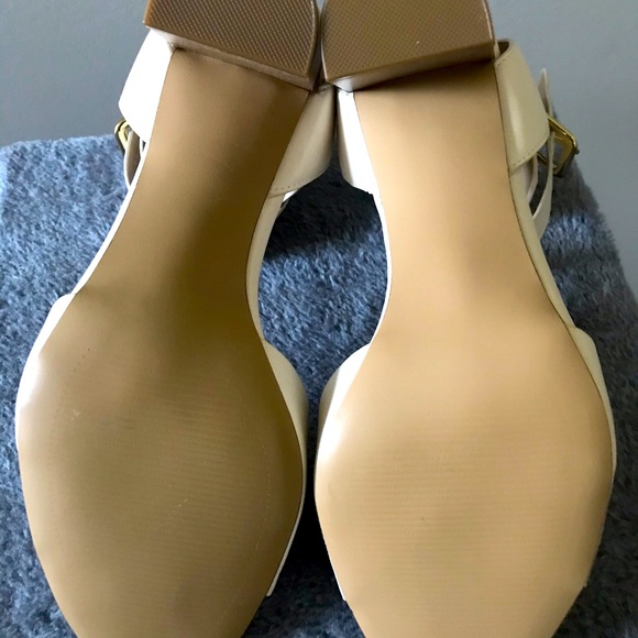 Beautiful Sandals - Picture 3 of 3